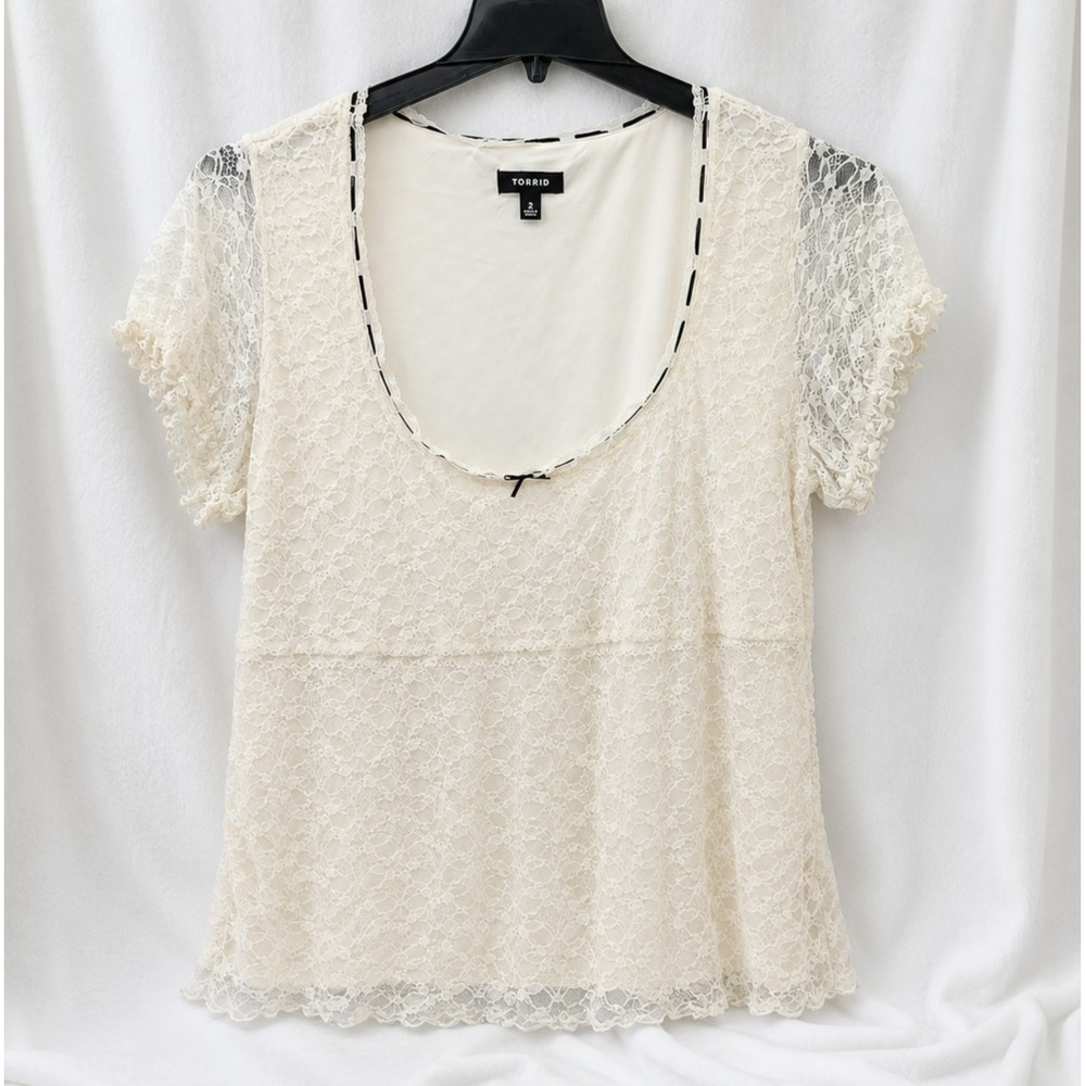 Torrid Lace Blouse Size 2 Ivory Short Sleeve Scoop Neck Lined Feminine Top 2X